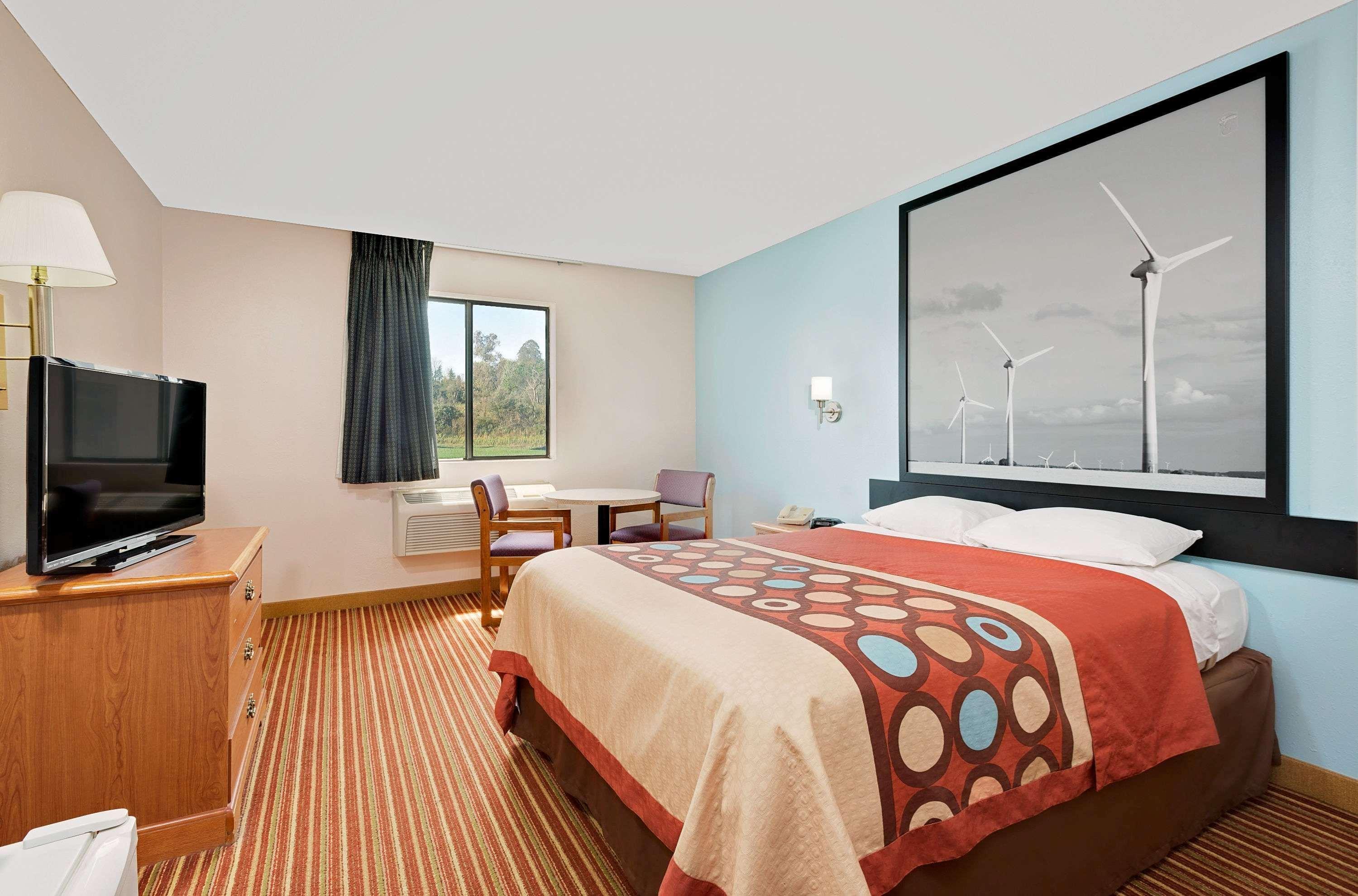 Super 8 By Wyndham Rock Port Mo Hotell Exteriör bild