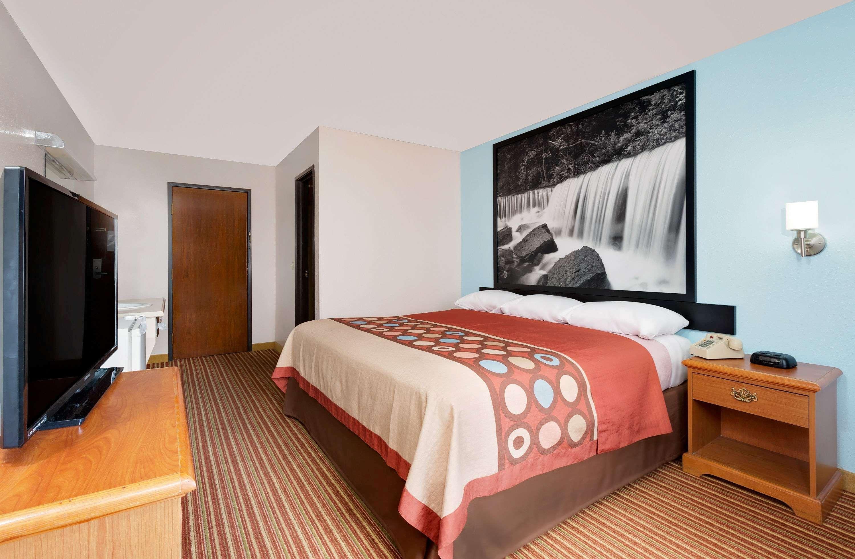 Super 8 By Wyndham Rock Port Mo Hotell Exteriör bild